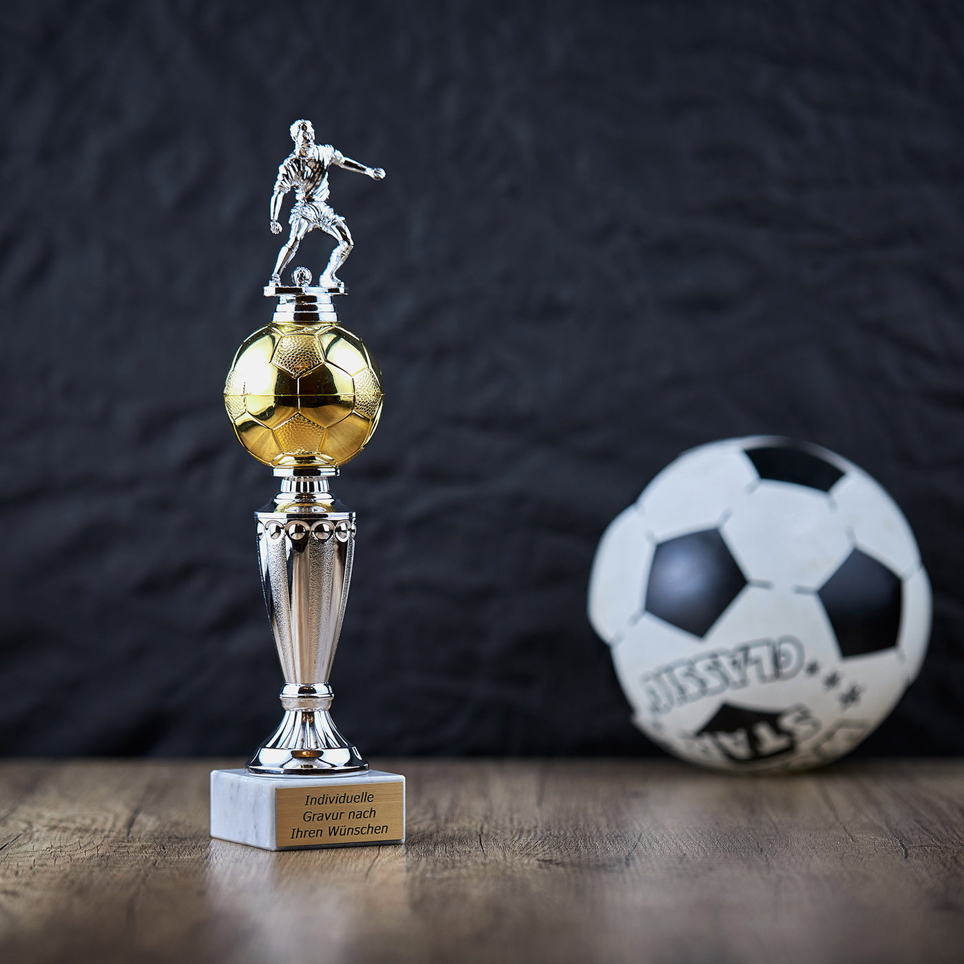 Fussball Pokal mit Gravur